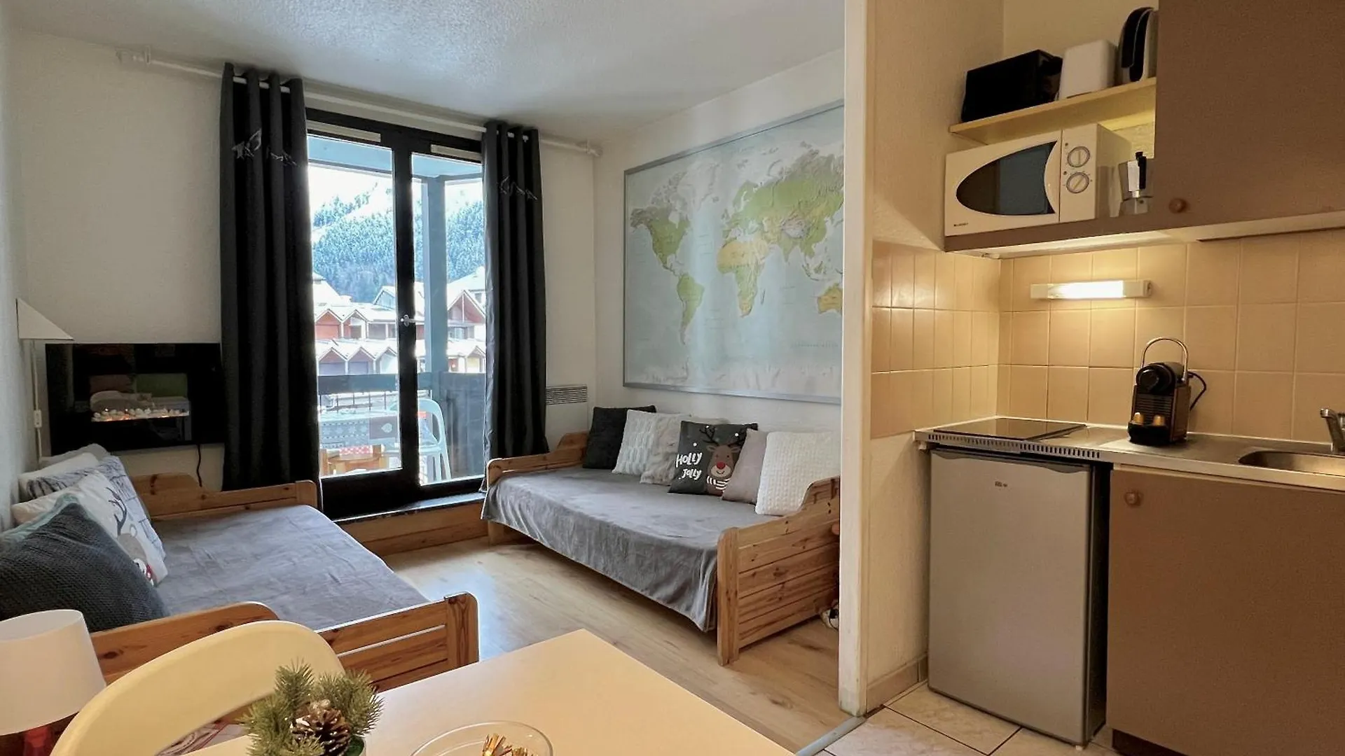 Le Balme Studio Wifi/Parking/Balcony contacts